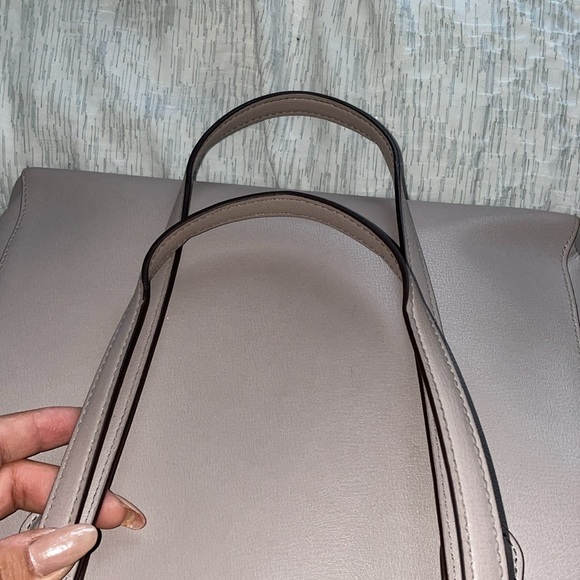 Kate Spade ♠️ Purse. Used in Great Condition! Color is a Beige tone. - Picture 3 of 9